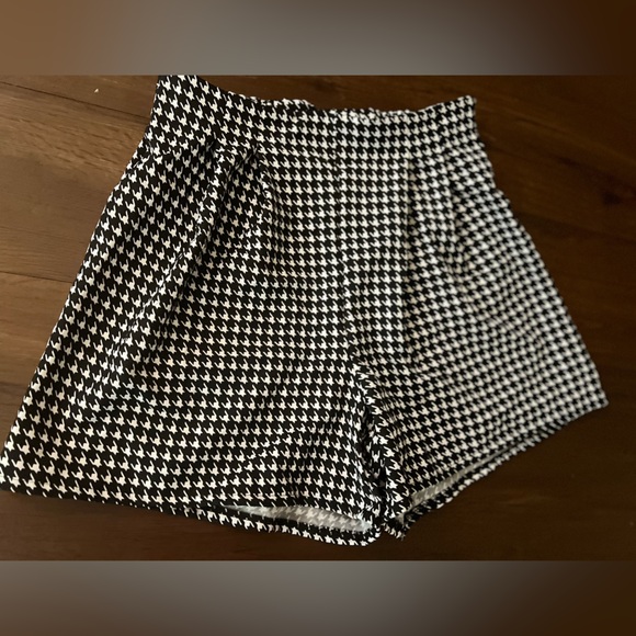 NEW! SHEIN houndstooth print high waisted shorts | Size L - Picture 5 of 7